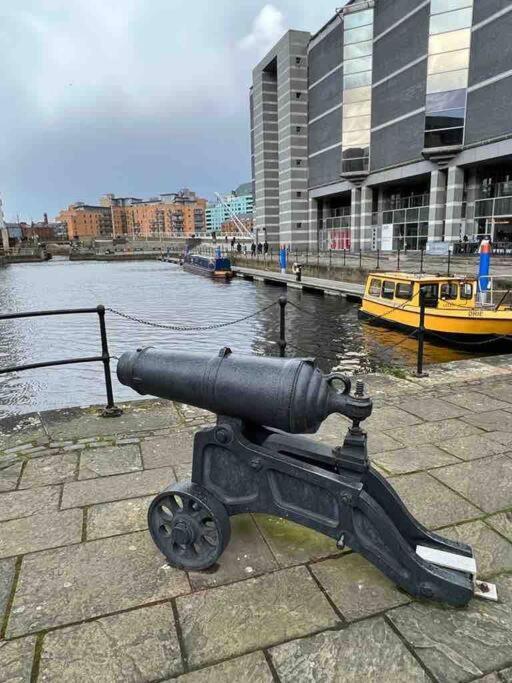 Leeds Clarence Dock 2 Bedroom Apt Exterior foto