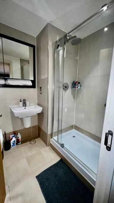 Leeds Clarence Dock 2 Bedroom Apt Exterior foto