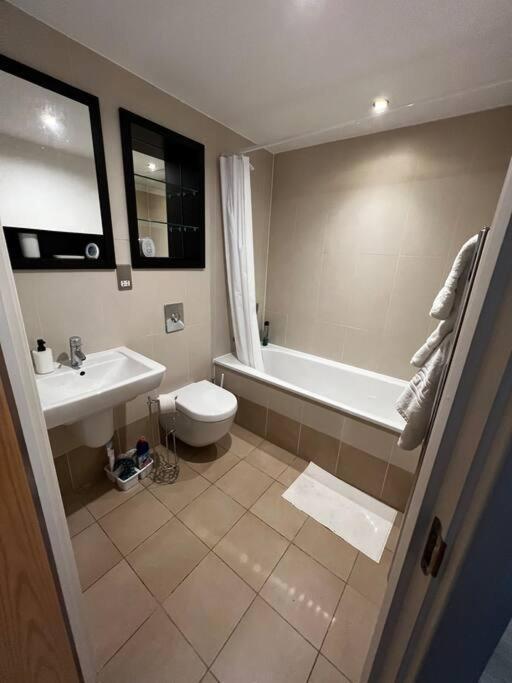 Leeds Clarence Dock 2 Bedroom Apt Exterior foto
